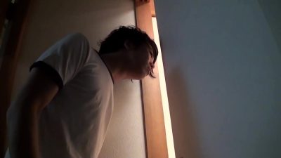 Phim sex con trai xem lén mẹ thủ dâm vào cái kết đã cu