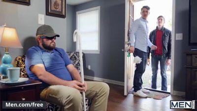 Phim sex gay địt nhau trước mặt ông bố mù